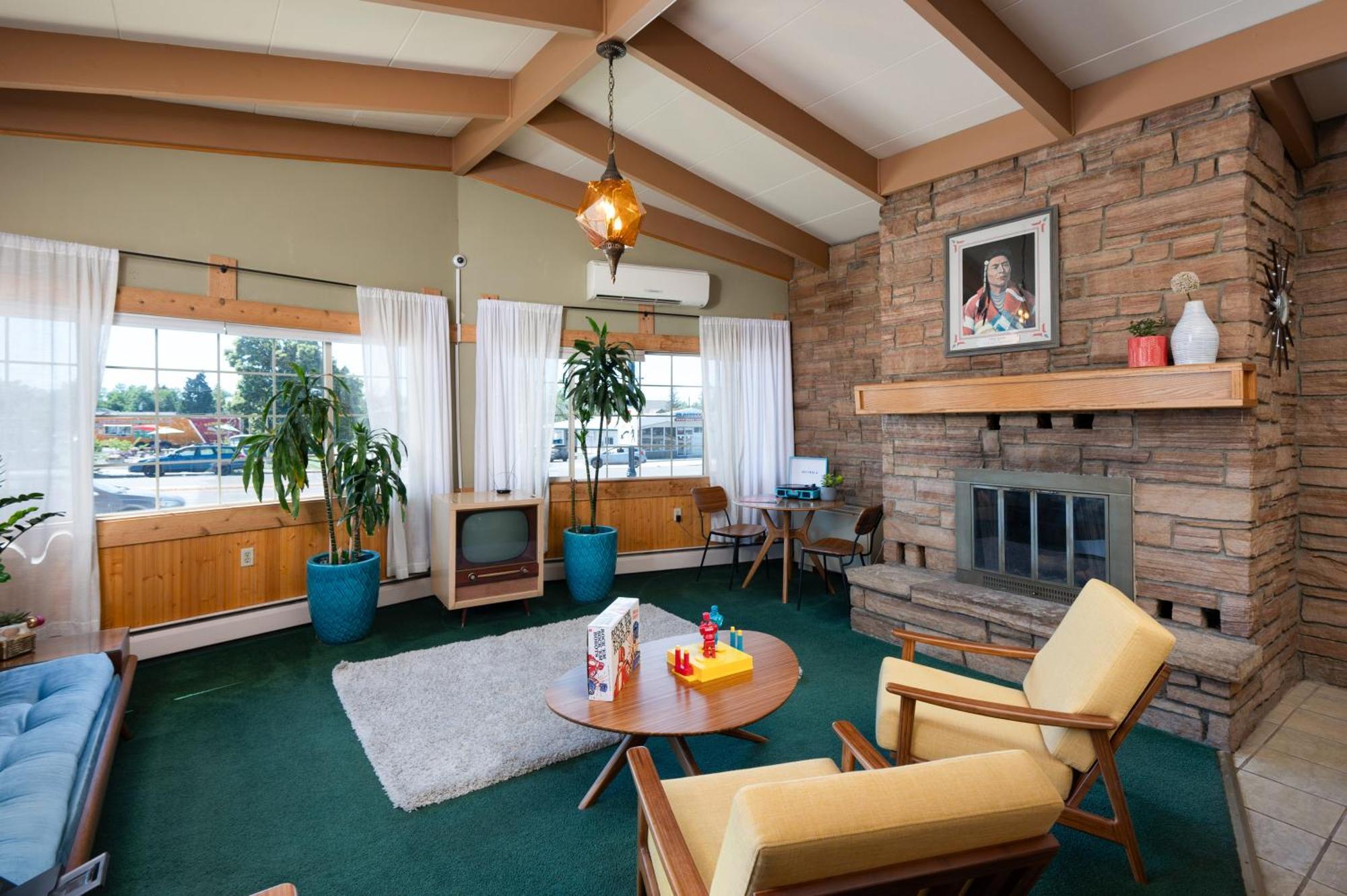 Sapphire Motel Midtown Бозман Экстерьер фото